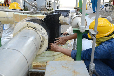 Sealing leaks in pipes.
